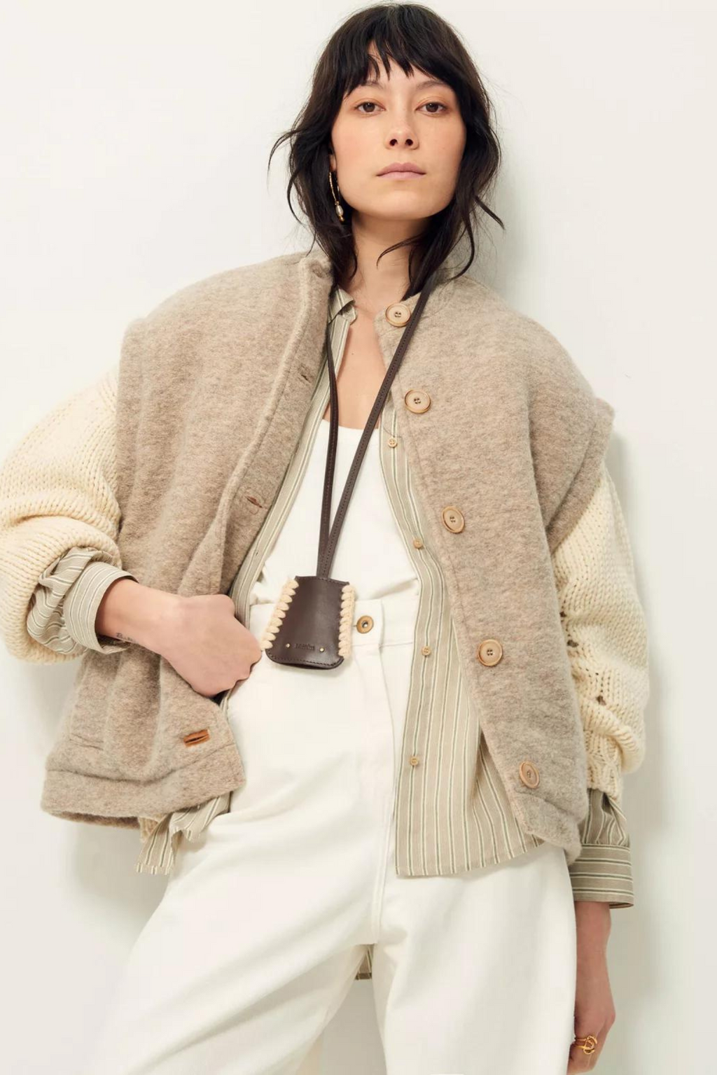 Fossil Herria Veste men's stylish vest in dark fabric, front view with zipper and collar, on neutral background